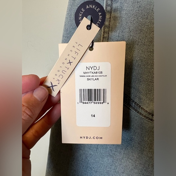 NWT NYDJ Teresa Wide Leg Plus Size LiftxTuck Jeans in Light Denim Wash | 14 - Picture 8 of 8